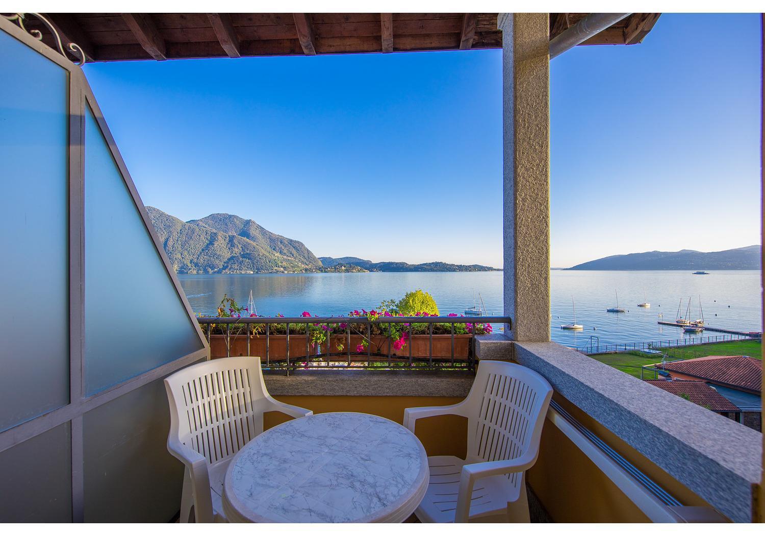 Hotel Residence Zust Verbania Bagian luar foto