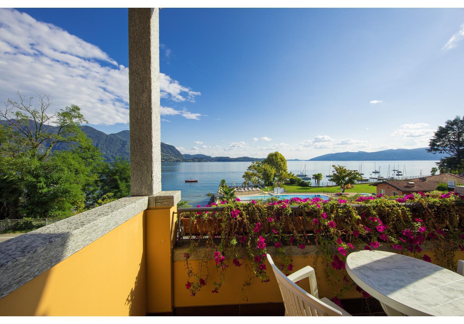 Hotel Residence Zust Verbania Bagian luar foto