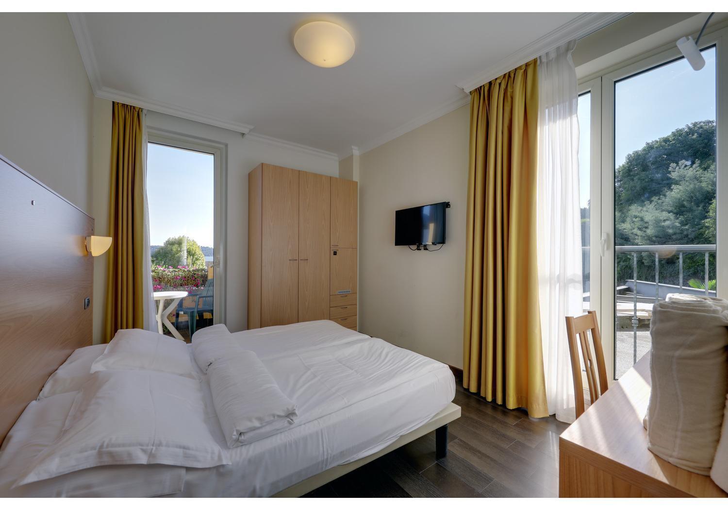 Hotel Residence Zust Verbania Bagian luar foto