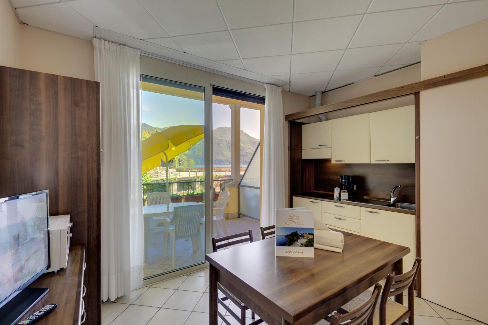 Hotel Residence Zust Verbania Bagian luar foto